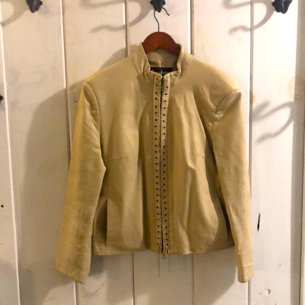 Bought in Rome,Italy. Soft cream leather shape.